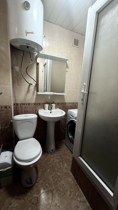 Продается  аристон , раковина , унитаз , все вместе 30000