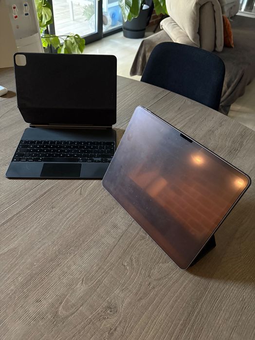 Apple iPad Air 13", M2, Space Grey, 256GB, WiFi+Cellular+MagicKeyboard