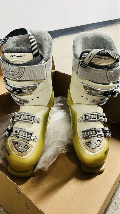 Clapari Atomic marime 24 stare buna, interior blanita foarte comoda