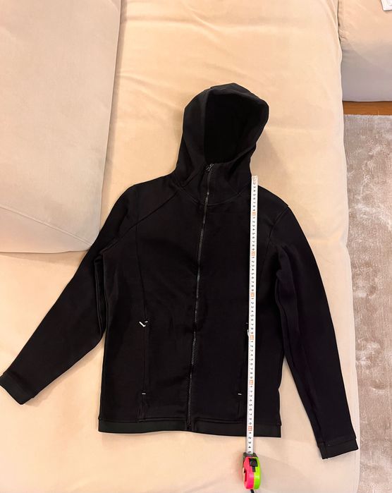 Комплект суитшърт с качулка и панталон черен цвят