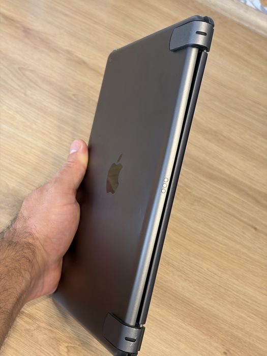 Vand iPad 7 32gb usor indoit