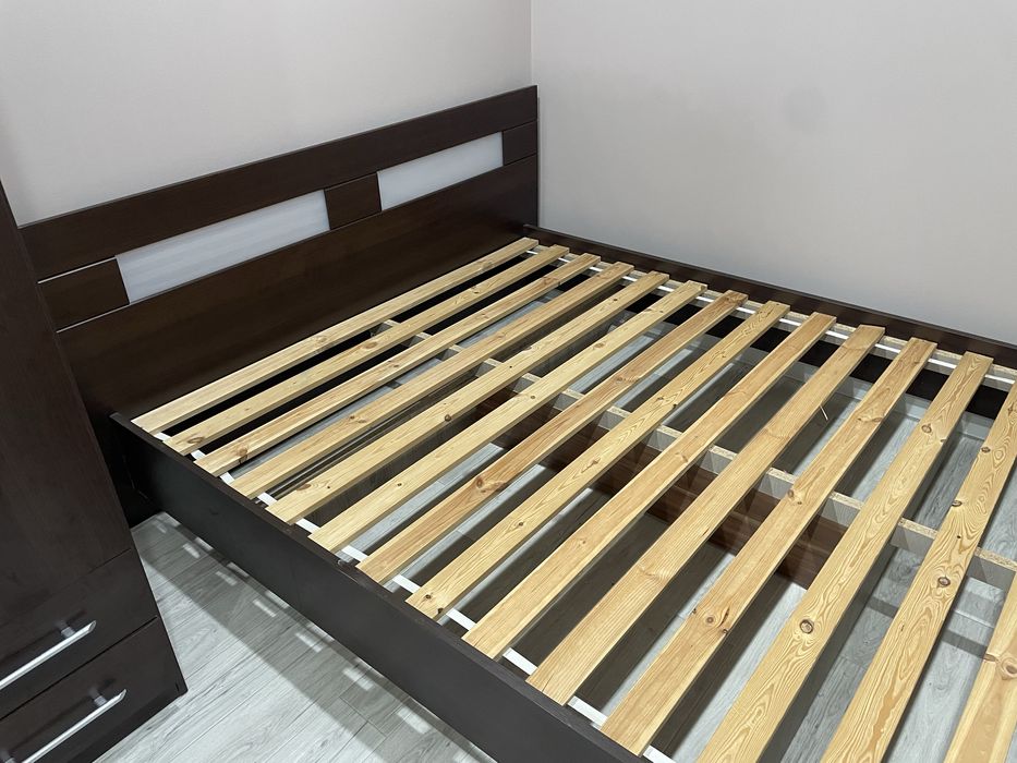 Продам двуспальную кровать