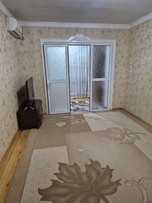 Сдаётся 3-комнатная квартира (кирпичный дом, 1 этаж, метро Дустлик)