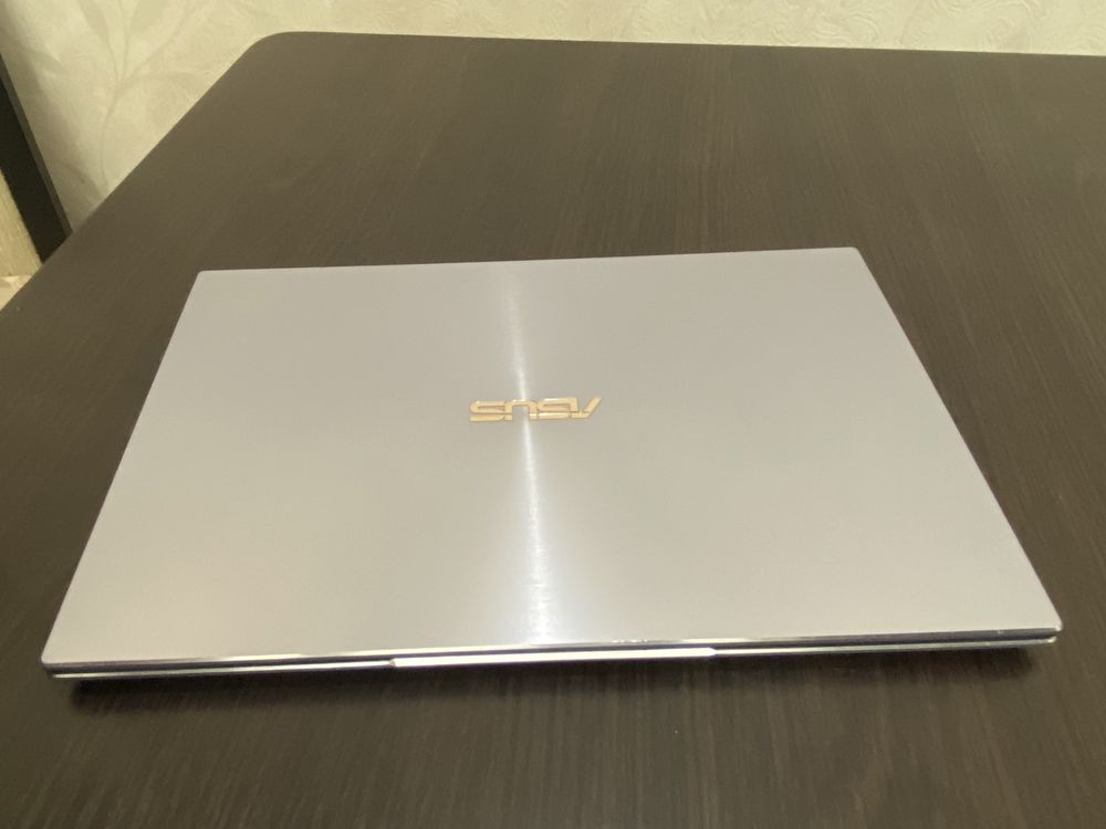 Asus Zenbook 14” oled 8 gb 512 ssd core i5