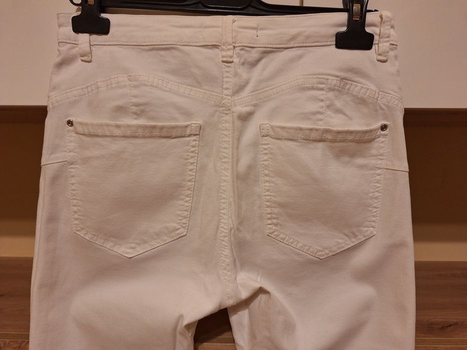 Blugi push up Reserved