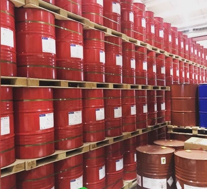 Полиуретановый клей резиновая крошка для тартанового покрытия газона