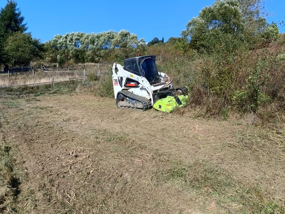 Bobcat senilat cu tocator vegetal - forestier