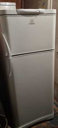 Indesit.. холодильник рабочий хороший