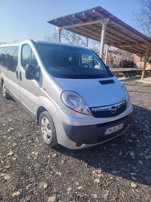 Vând doua Opel vivaro 8 +1