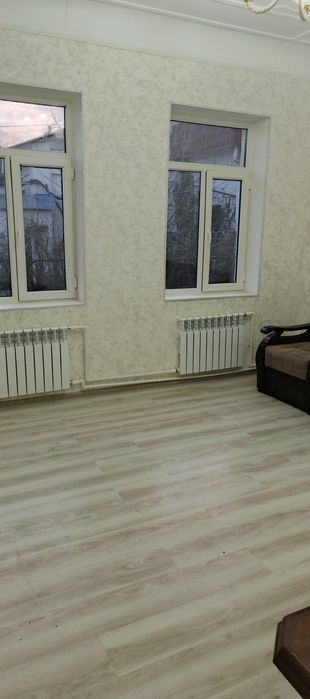 Продам дом Мирабатский район 7 комнат 3.5 соток на земле 2 дома выез