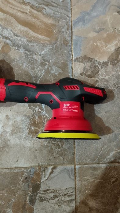 Șlefuitor / polisare milwaukee cu baterie de 6A