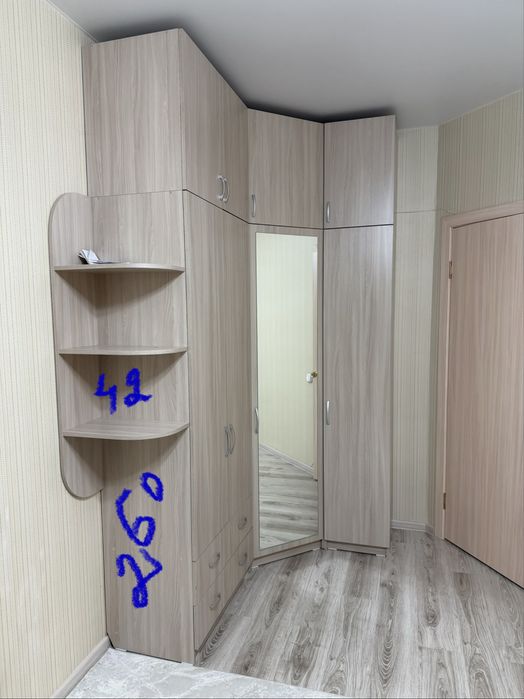 Продам шкаф в зеркалом