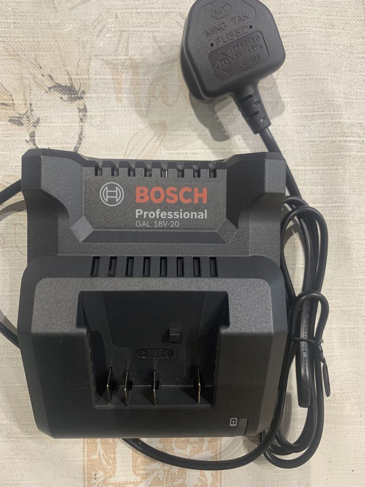 Bosch GAL 18V-20/зарядно