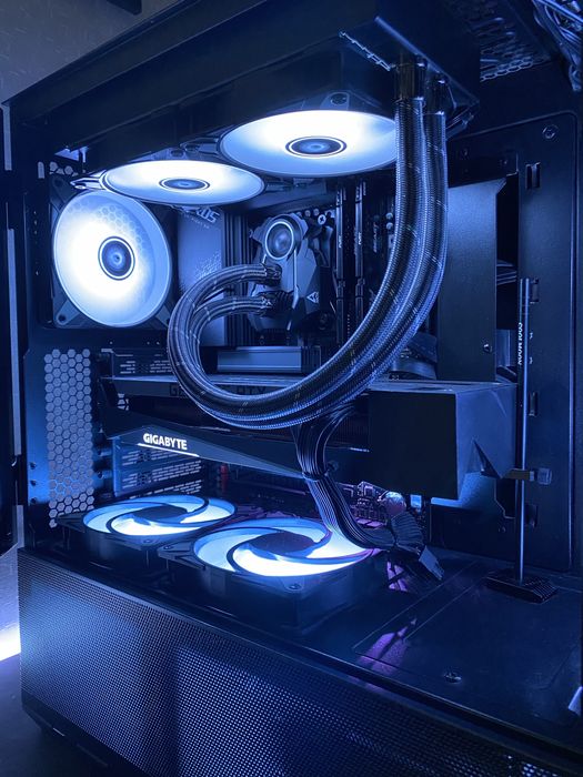 Цял гейминг сетъп+бюро / Gaming Setup