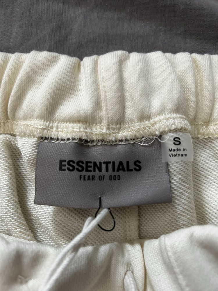 Essentials къси панталони