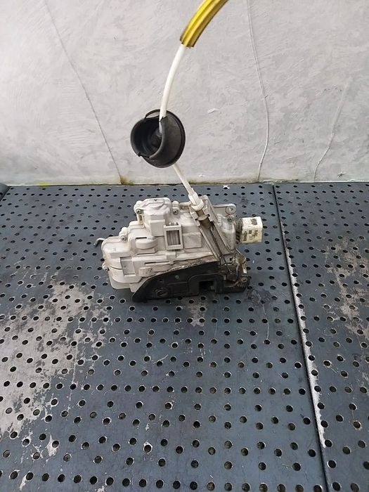 Broasca usa stanga spate audi a4 b7 8e