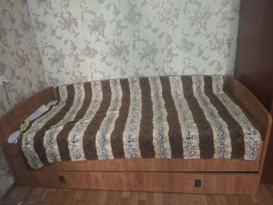 Кровать с матрасом