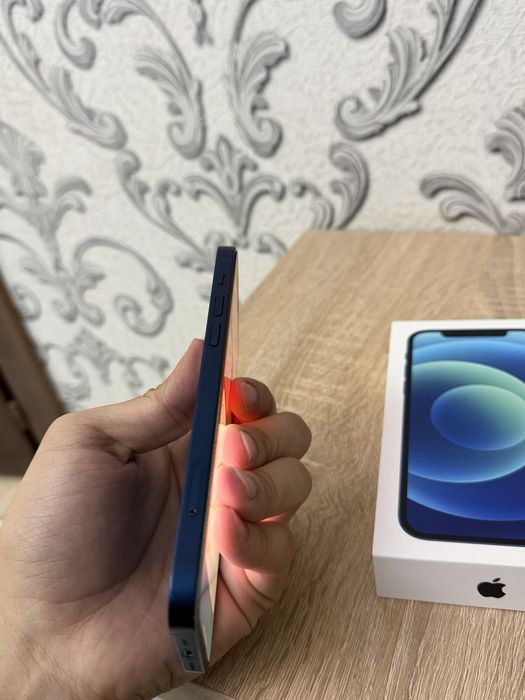 Продается Айфон 12