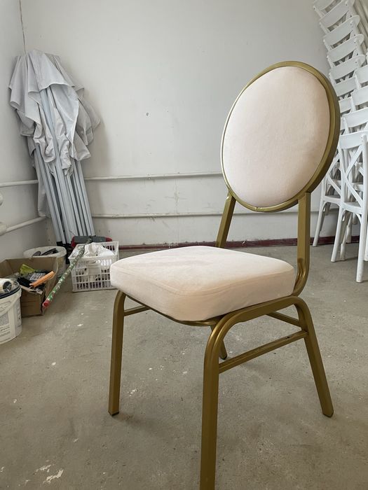 Стулья медальоны новые