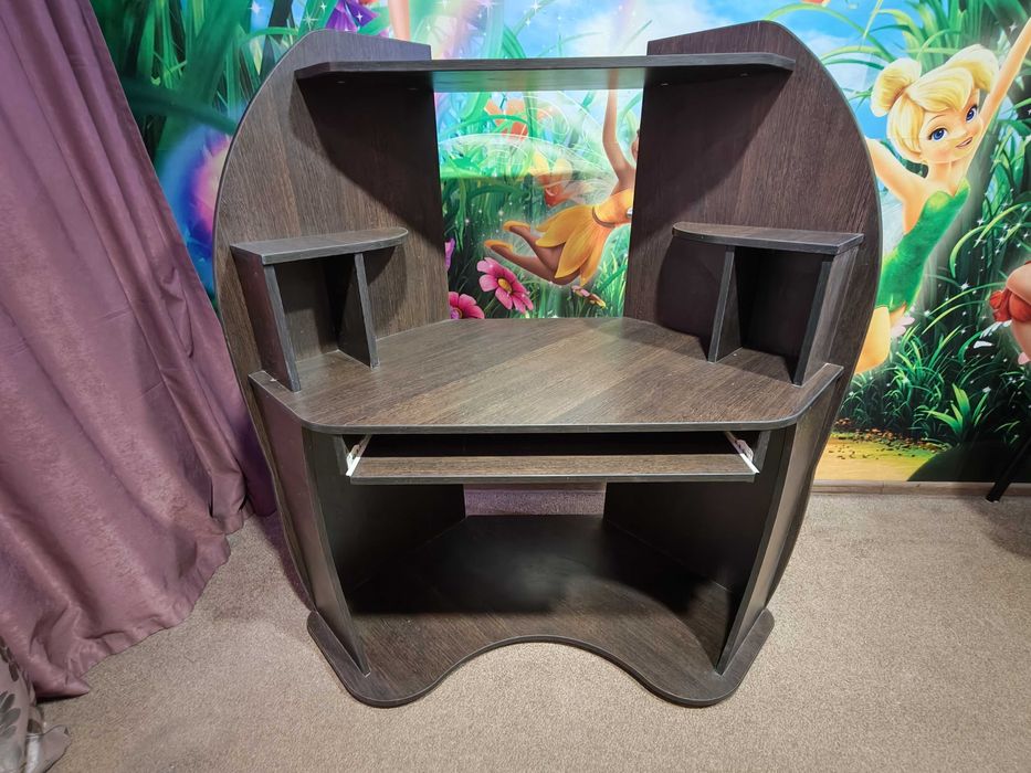 Письменный компьютерный стол