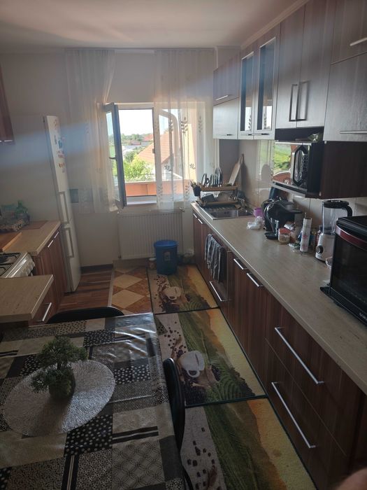 Apartament de vânzare ,4 camere )))          100 mt2. Decomandat !