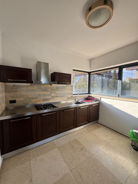 Casa moderna cu 4 dormitoare, dressing si 2 seminee, lacul Cernica