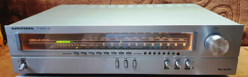 Grundig T1000 tuner si Grundig V1000 statie