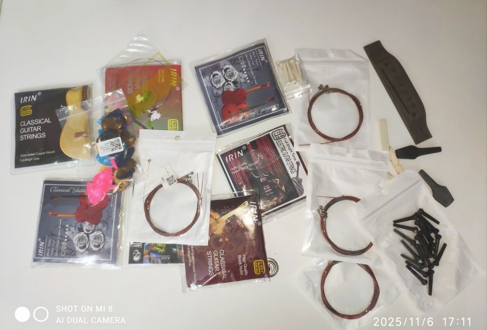 Новые струны для гитары колки каподастры медиаторы тиек для домбыра