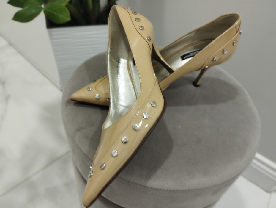 Обувки с ток на Dolce & Gabbana