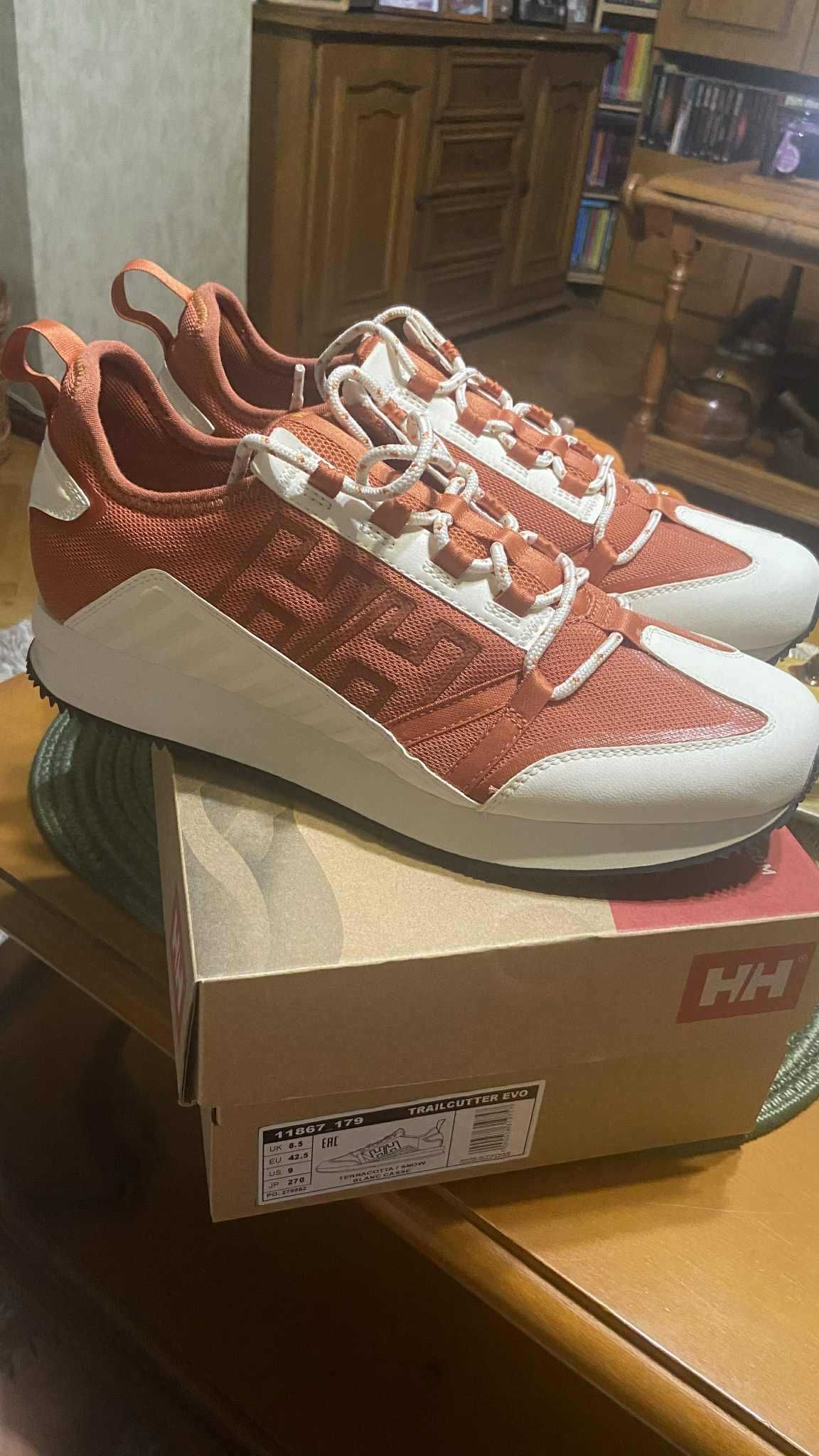 Мъжки обувки на Helly Hansen