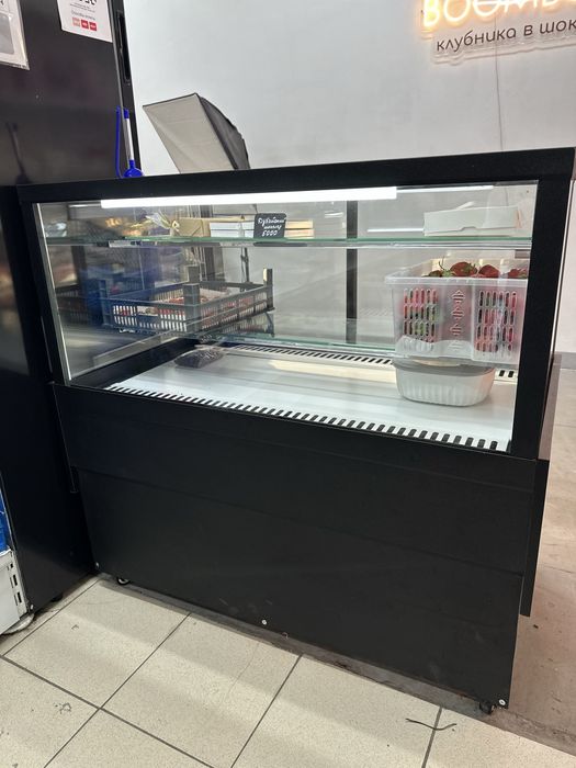 Срочно Продам витринный холодильник