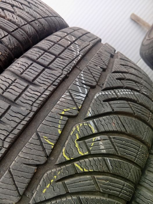 Vând 4 anvelope iarnă 225/40 R18 Michelin Pilot Alpin
DOT 4819, profil