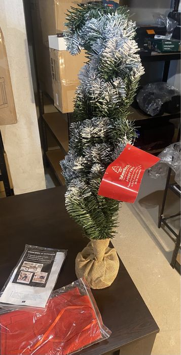 Изкуствени Коледни елхички със сняг в различни размери