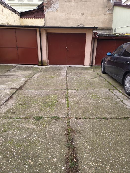 Ofer spre închiriere garaj și parcare auto