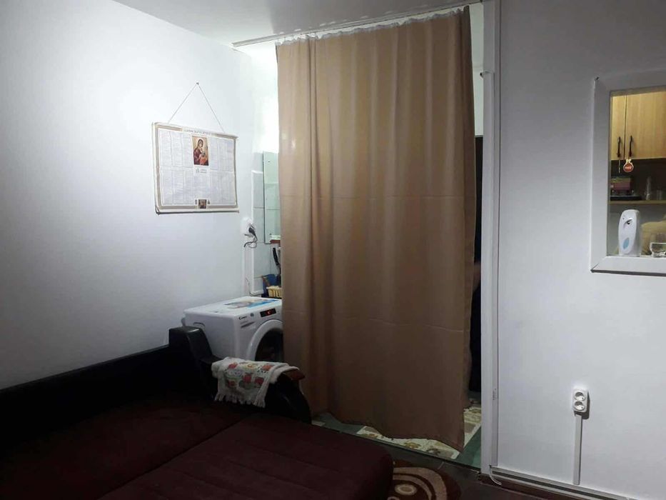 Vând garsonieră zona buzeasului
