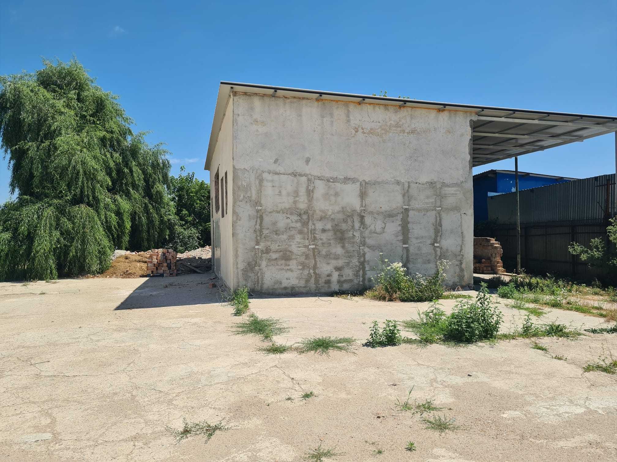 Spatiu Hala/Birouri 1350 mp