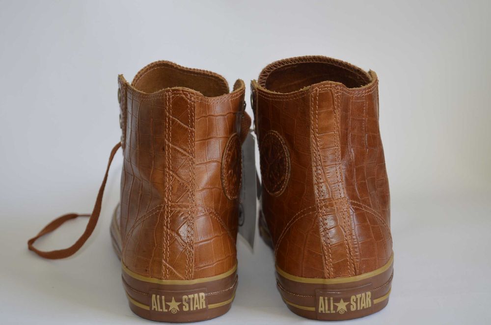 Продавам оригинални Converse Chuck Taylor All Star – лимитирана серия!