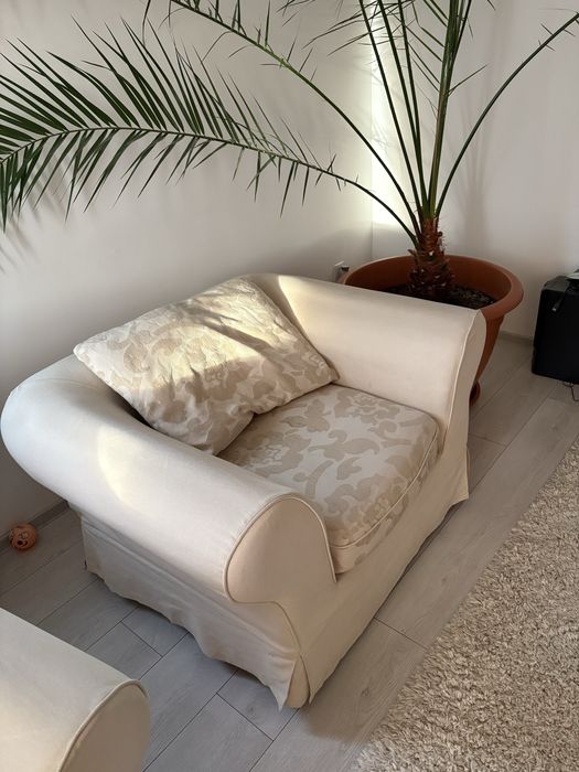 Set doua fotolii, cu husa detasabila.