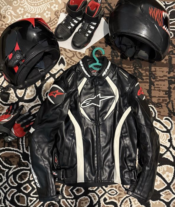 Продаётся Ducati panigale с мотоэкипировкой