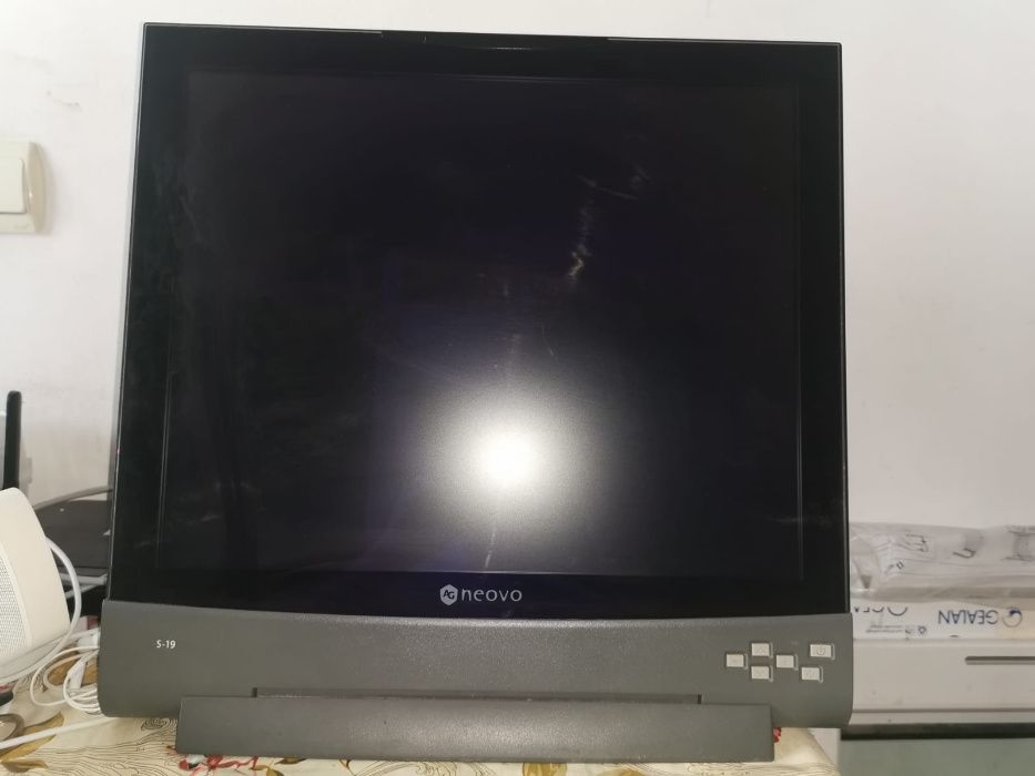 Vand monitor lcd Neovo S-19