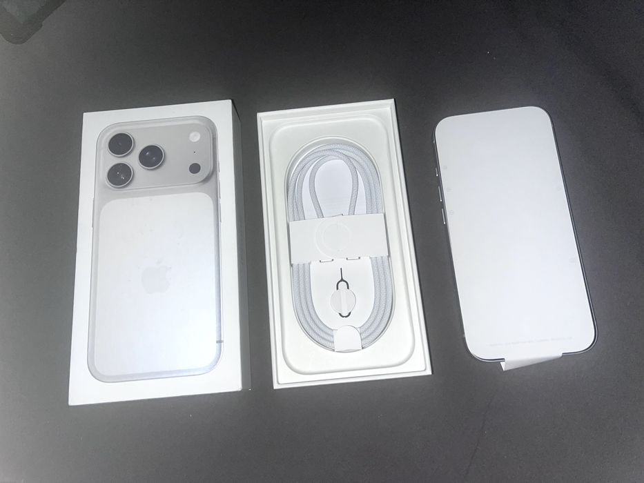 iPhone 17 pro 256 gb silver