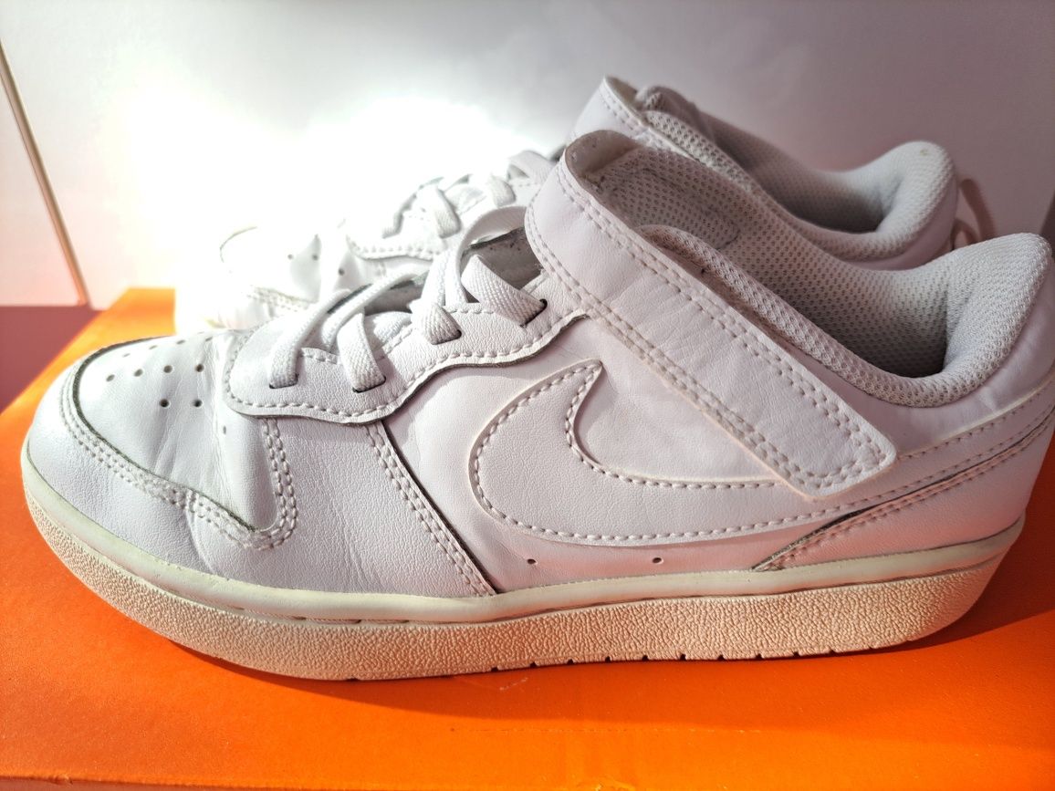 Кожени обувки Nike