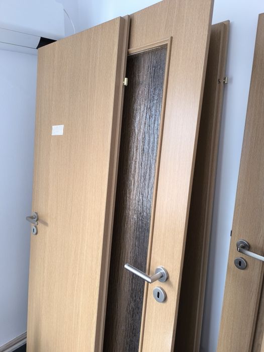 Vând uși stejar   in stare foarte bune