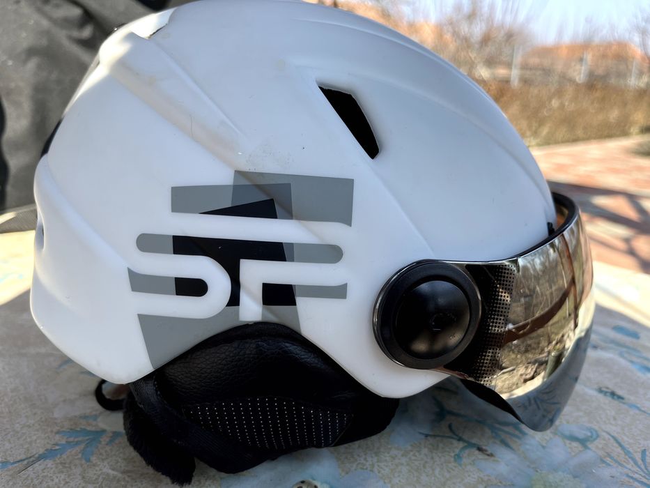 Schiuri -pachet fain pentru schioare!