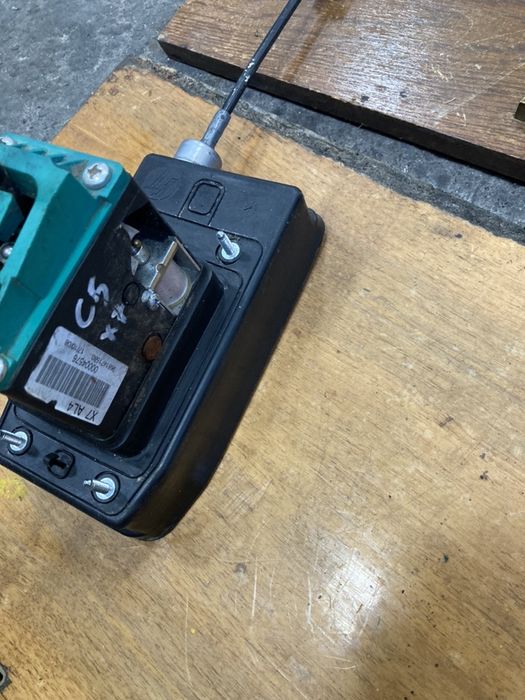 Citroen C5 2011г 2.0i avtomat скоростен лост с жило