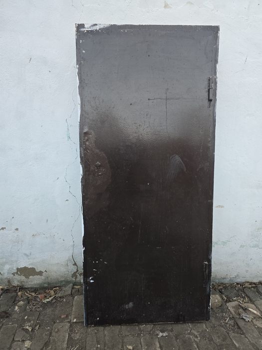 Продам дверь металлический б/у утепленный