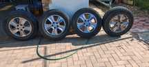 Roti complete iarna cu jante originale și senzori roti Dacia Duster