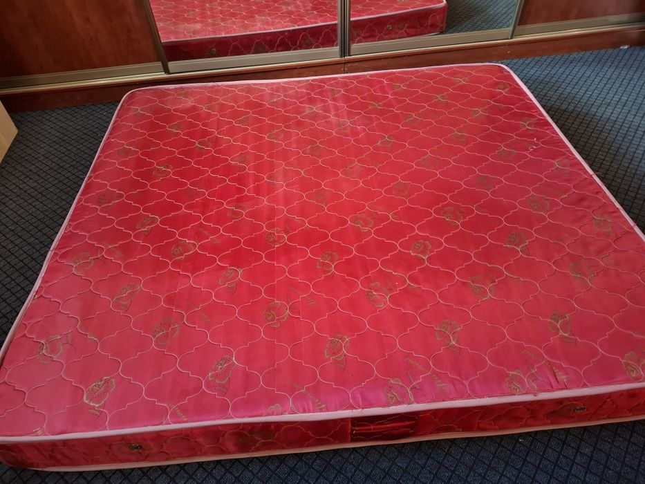 Матрас жесткая  б/у