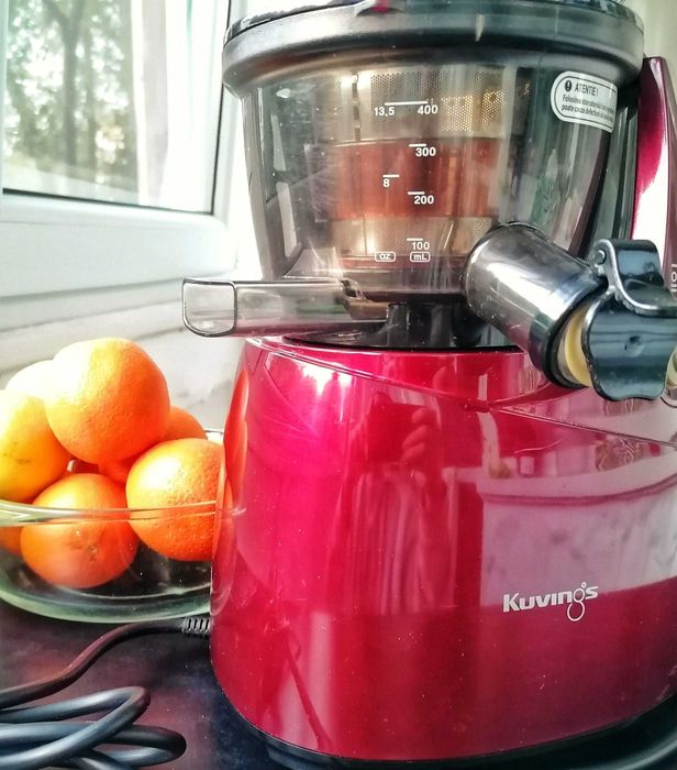 Storcator de fructe si legume cu presare la rece Kuvings B6000