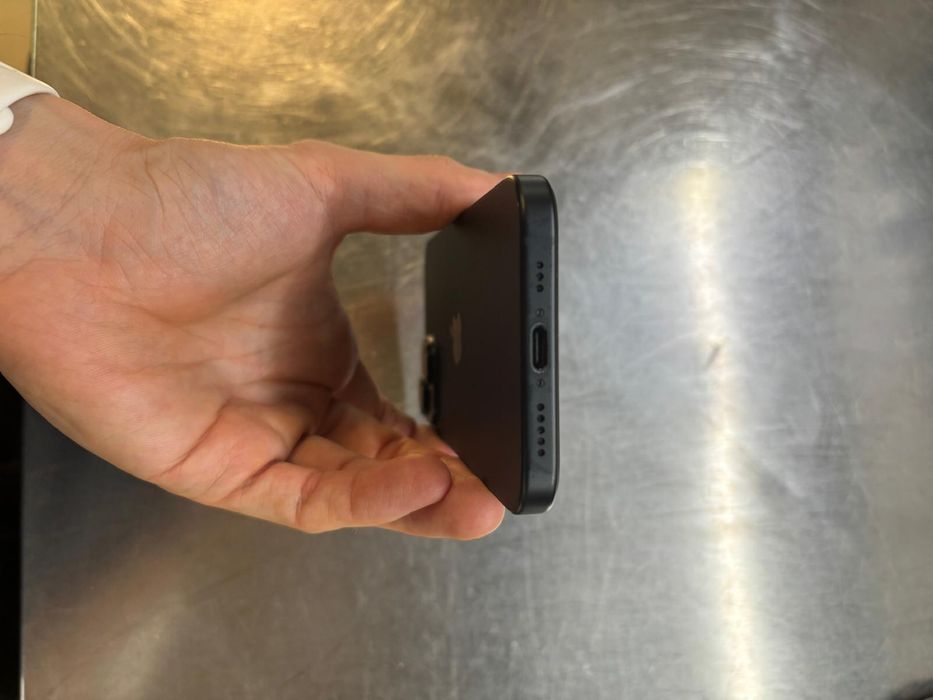 Iphone 15  128 GB baterie 87%